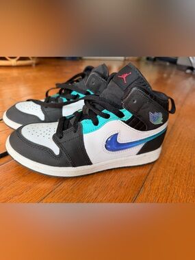 Nike Kids' Black White Teal and Blue Low-Top Sneakers!  Hard to find style